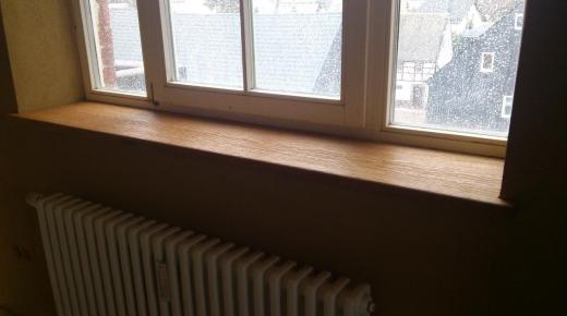 Fensterbank über Heizung bei Fenster in weiß 