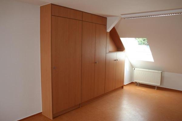 Wandschrank in Dachschräge 